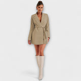 Blazer šaty s V-výstrihom