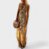 Odevy s V-výstrihom a detailmi z trblietok