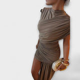 Lila - Štýlové, úzke šaty s okrúhlym výstrihom a nariasením