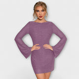 Šaty bez chrbta s trblietkami a dlhými rukávmi