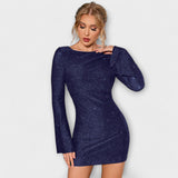 Šaty bez chrbta s trblietkami a dlhými rukávmi