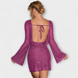 Šaty bez chrbta s trblietkami a dlhými rukávmi